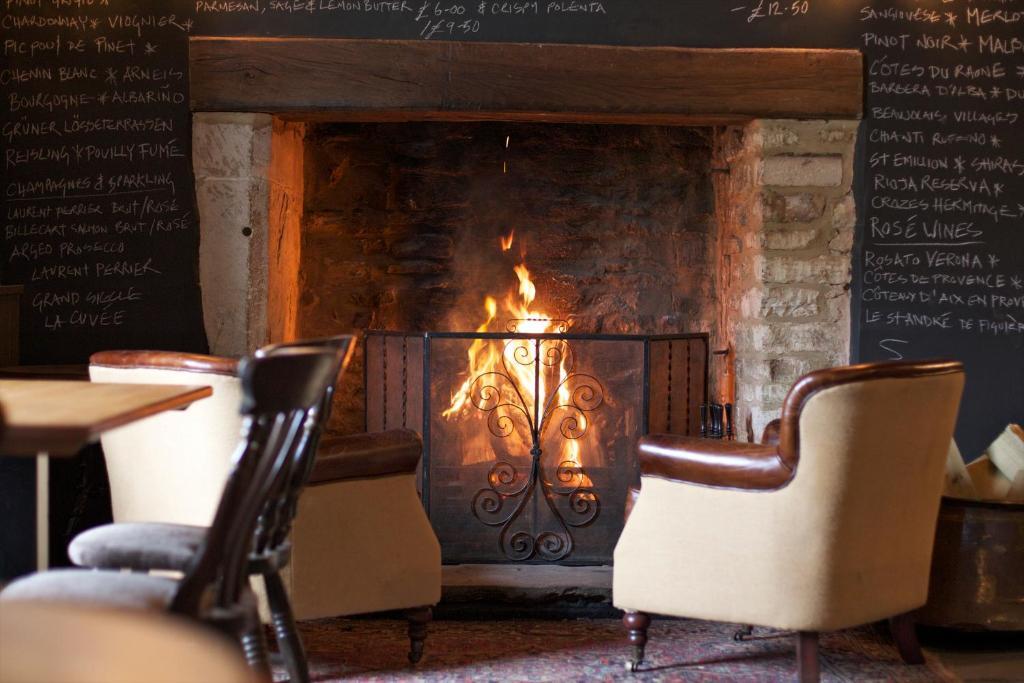 Hotel The Kings Arms Didmarton Zewnętrze zdjęcie