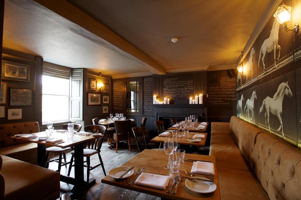 Hotel The Kings Arms Didmarton Zewnętrze zdjęcie